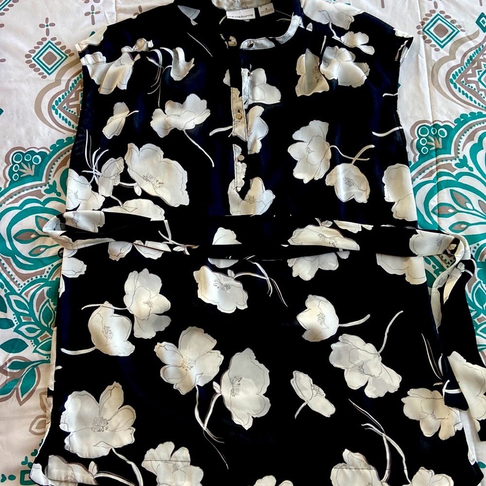 Liz Claiborne Black and White Blouse with belt, Size Medium, Like New Condition